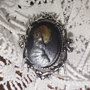 Howling Wolf Handmade Oval Cameo Brooch in Silver Metal Frame